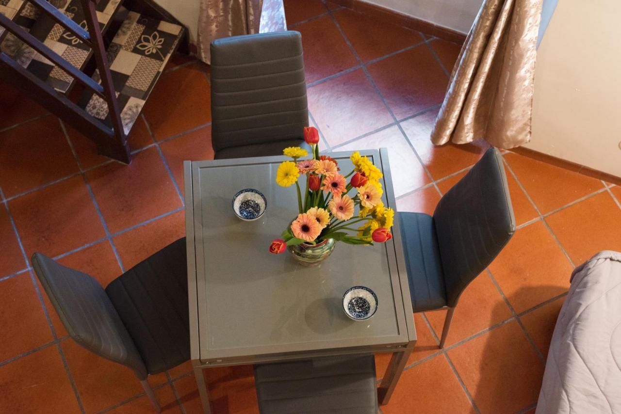 Napoli Centro, A Windows On The Monuments Apartment Luaran gambar