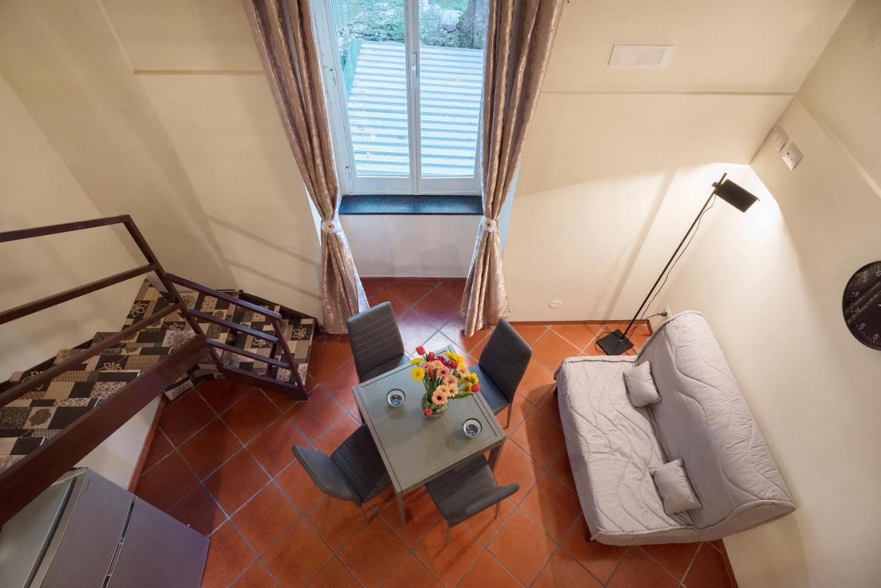 Napoli Centro, A Windows On The Monuments Apartment Luaran gambar