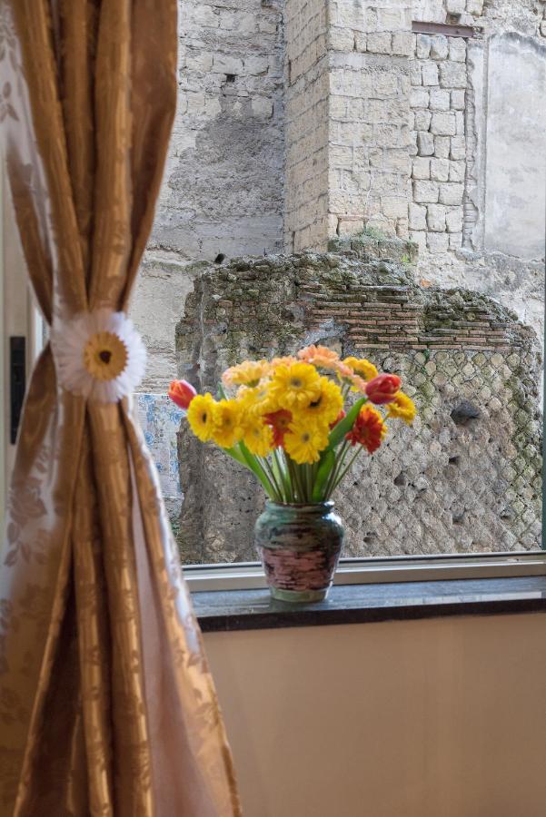 Napoli Centro, A Windows On The Monuments Apartment Luaran gambar
