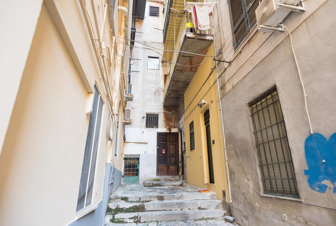 Napoli Centro, A Windows On The Monuments Apartment Luaran gambar